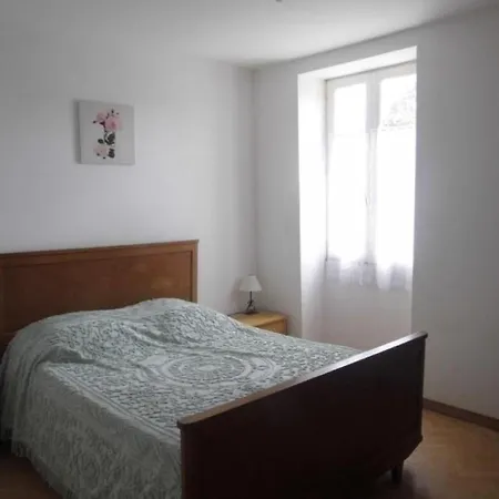 2 * Chauvé